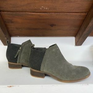 Tom’s hunter green suede booties